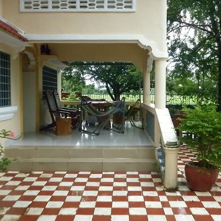 Meas Family Homestay Angk Ta Saom Exterior photo