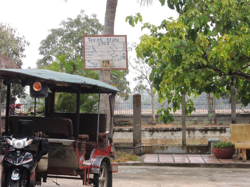 Meas Family Homestay Angk Ta Saom Exterior photo